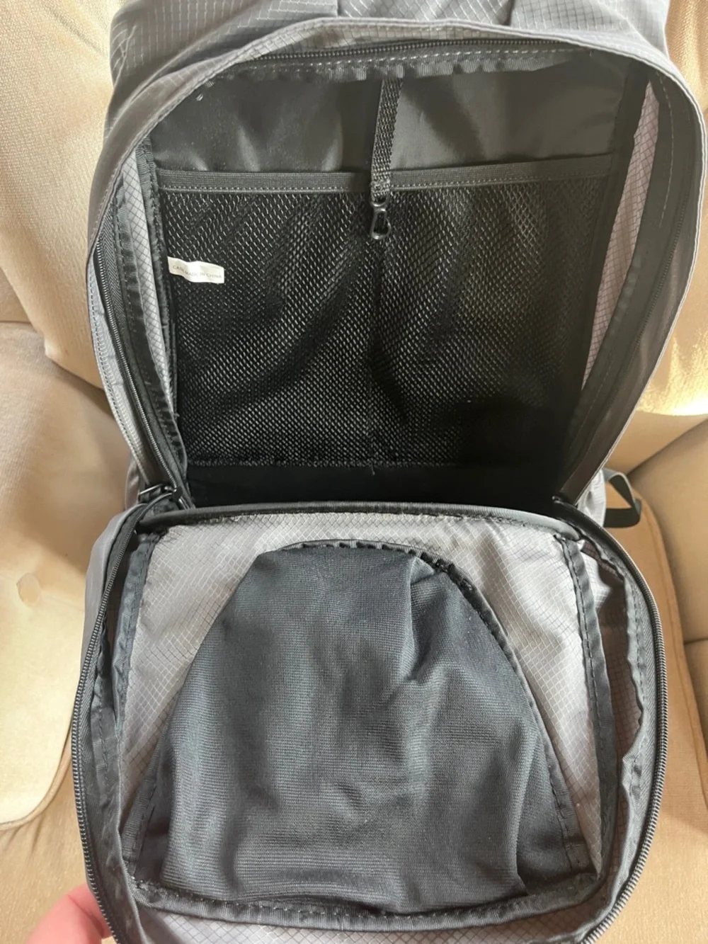 Inogen Rove 4 G4 Oxygen Concentrator Backpack Gray Ventilated Medical - Picture 4 of 7